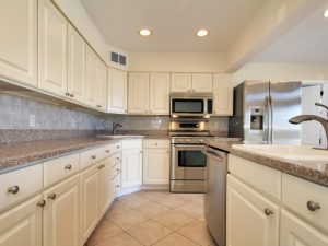 Modern Kitchen, Top Appliances, Granite Counters