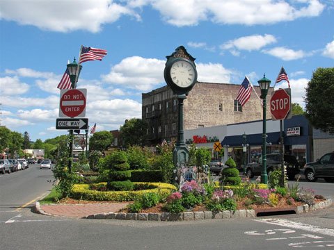 Downtown Closter - Shopping, restaurants, movies