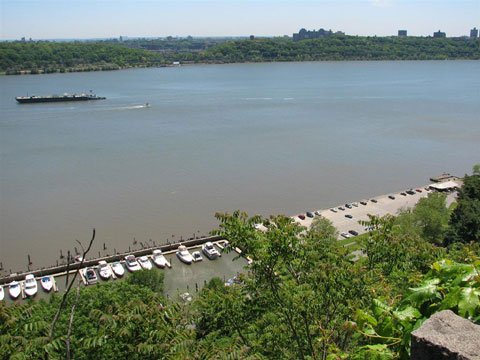 Englewood Cliffs oaverlooking the Hudson River