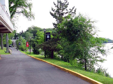 Teaneck\\\'s FDU\\\'s bustling suburban campus